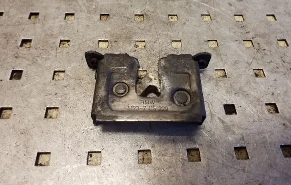 BMW X3 E83 Engine bonnet/hood lock/catch 51237115229