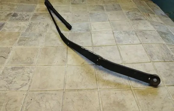 Mazda 6 Windshield/front glass wiper blade G6610