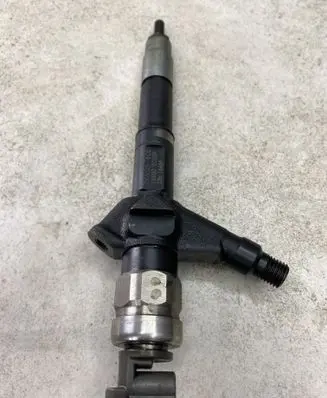 Nissan Pathfinder R51 Fuel injector 16600EC00A 12H16466