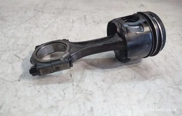Peugeot 407 Piston with connecting rod