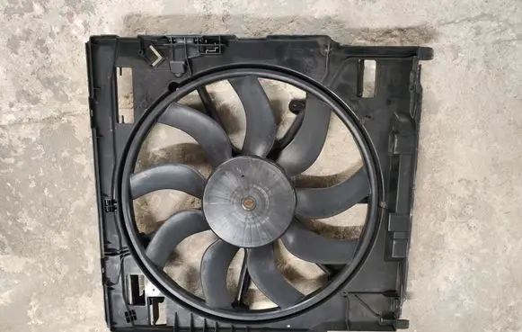 BMW X5 F15 Radiator cooling fan shroud 7634471 7634608
