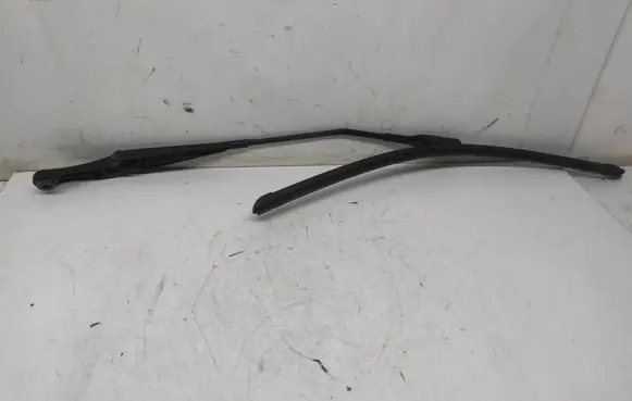 Front wiper blade arm