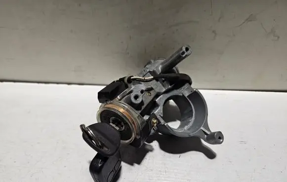 Mitsubishi Galant Ignition lock 337360