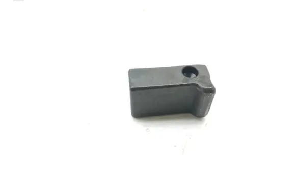 Volkswagen Touareg I Fuel Injector clamp holder