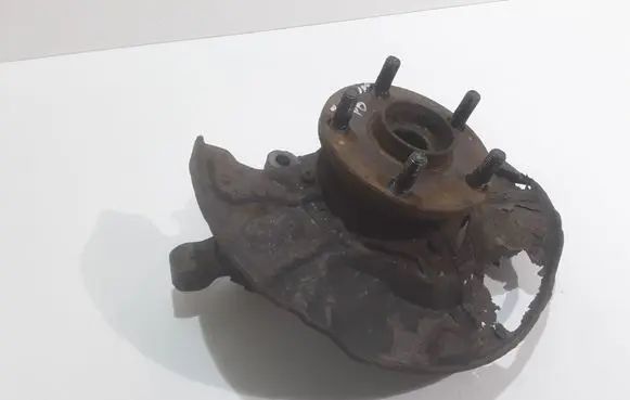 Toyota Corolla Verso AR10 Front wheel hub