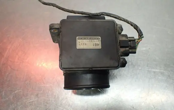 Mitsubishi Outlander Mass air flow meter E5T08271