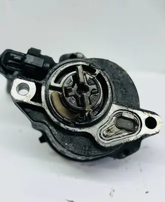 Mazda 3 I Vacuum pump D1561D