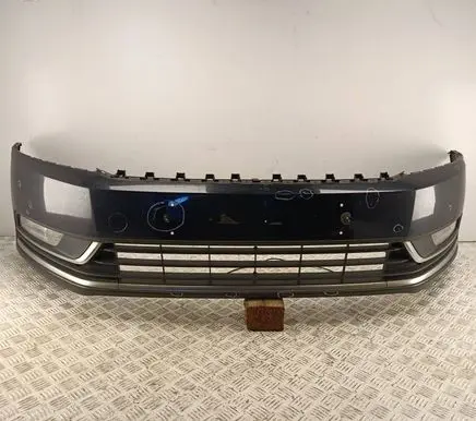 Volkswagen PASSAT B7 Front bumper 