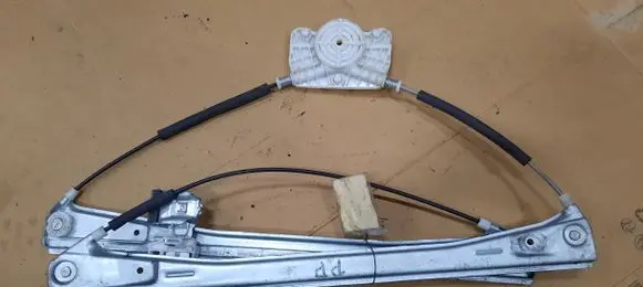 KIA Carens II Front window lifting mechanism without motor