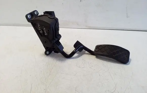 Accelerator throttle pedal