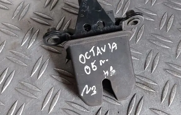 Skoda Octavia Mk2 (1Z) Tailgate/trunk/boot lock/catch/latch 1Z5827501C