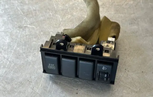Nissan X-Trail T31 Headlight level height control switch