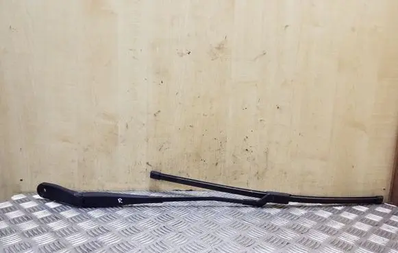 Volvo S60 Front wiper blade arm 30753509