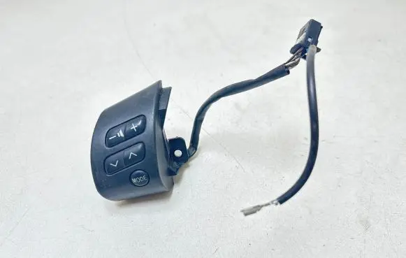 Toyota Corolla Verso AR10 Steering wheel buttons/switches 