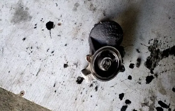 Audi A6 S6 C4 4A Oil filter mounting bracket