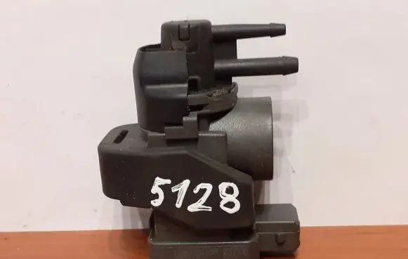 Renault Laguna III Turbo solenoid valve 149566215R 5128