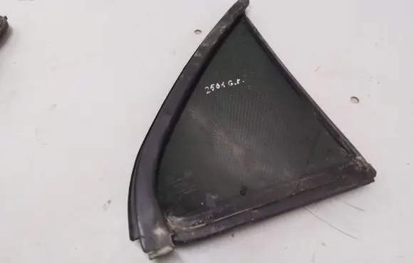 KIA Sorento Rear vent window glass 
