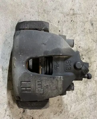 Volvo V40 Front brake caliper