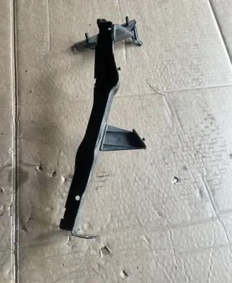 Audi A5 Sportback 8TA Fender mounting bracket 8K0821135