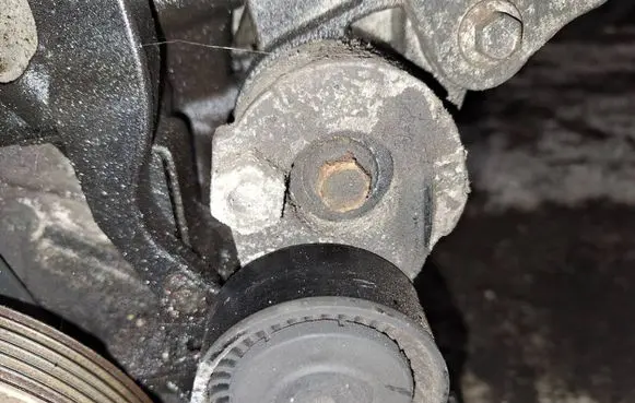 Renault Laguna III Generator/alternator belt tensioner 