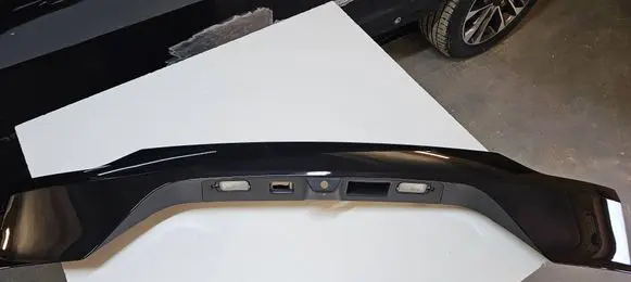Jeep Grand Cherokee WL Trunk door license plate light bar 