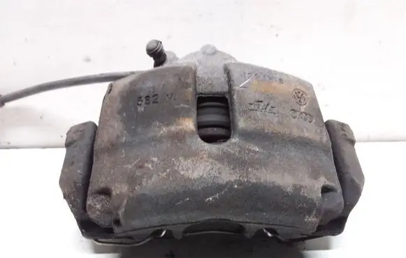 Volkswagen PASSAT B6 Front brake caliper