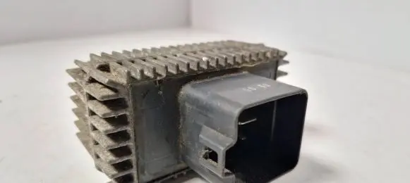 Opel Astra H Glow plug pre-heat relay 55354141 51299018A