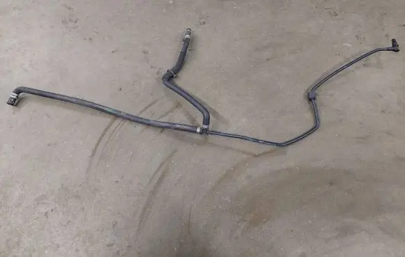 Mercedes-Benz R W251 Engine coolant pipe/hose A2515010125