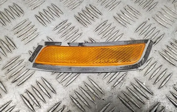 BMW 5 F10 F11 Front reflector 7203266