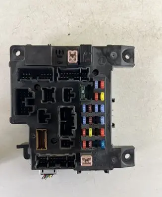 Peugeot 4007 Fuse module 8637A319 519087A18 L8637002A