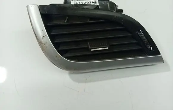 Peugeot 207 Dash center air vent grill 