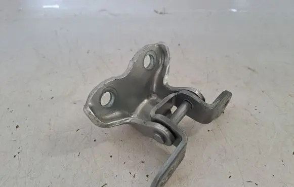 Toyota Avensis T250 Rear door upper hinge 6876005020