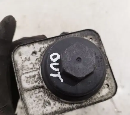 Oil filter mounting bracket