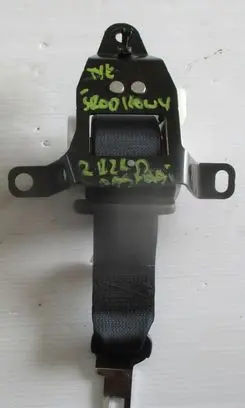 Nissan Qashqai+2 Middle seatbelt (rear) 