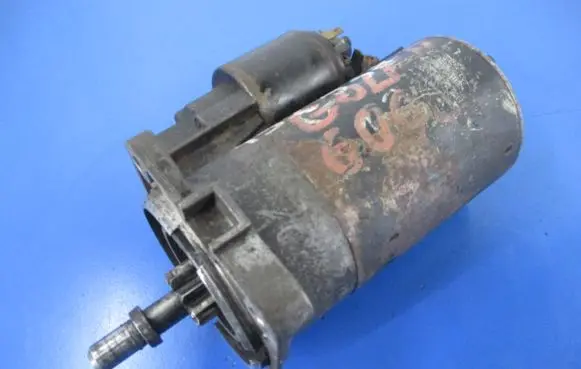 Volkswagen Golf II Starter motor 036911023M