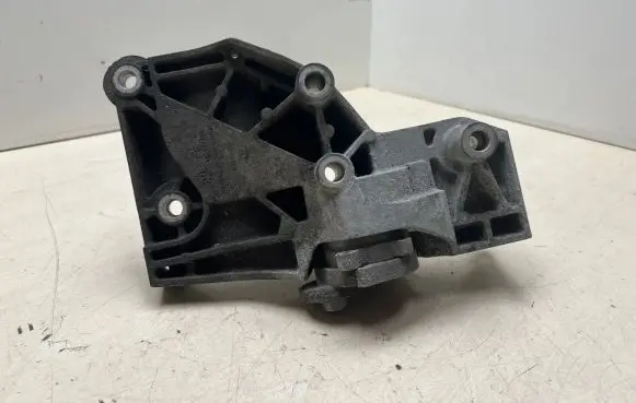 Opel Insignia A A/C compressor mount bracket 55562863