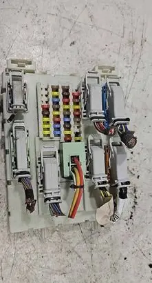 Ford Focus Fuse module 30S522074F01 000084 010012