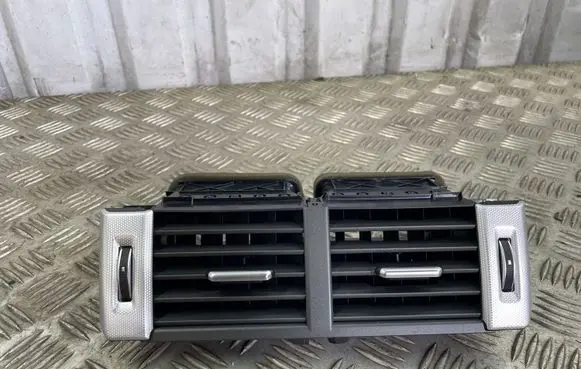 Land Rover Evoque I Dash center air vent grill GJ32014L21DA 825930102015