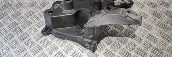 Volvo XC60 Fender mounting bracket 31424579