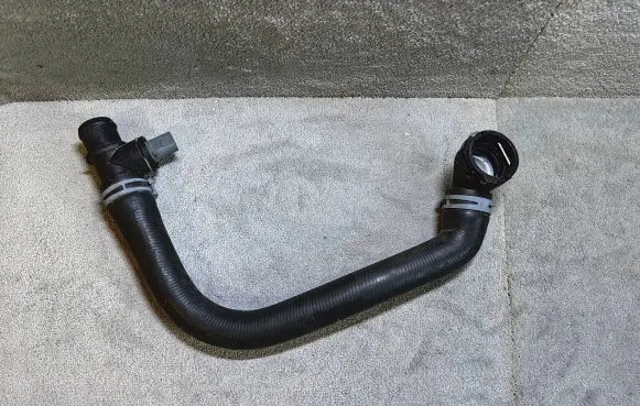 Audi Q3 8U Engine coolant pipe/hose 5N0121049Q 06A919501A N90693101