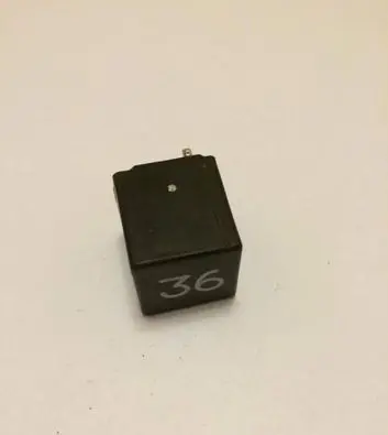Volkswagen PASSAT B5 Other relay 3SB00488504