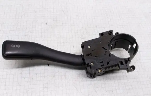 Volkswagen PASSAT B5 Indicator stalk 8L0953513