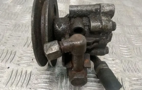 Nissan Vanette Power steering pump