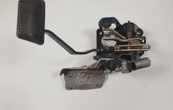 Chrysler Town u0026 Country V Brake pedal P04721199AI