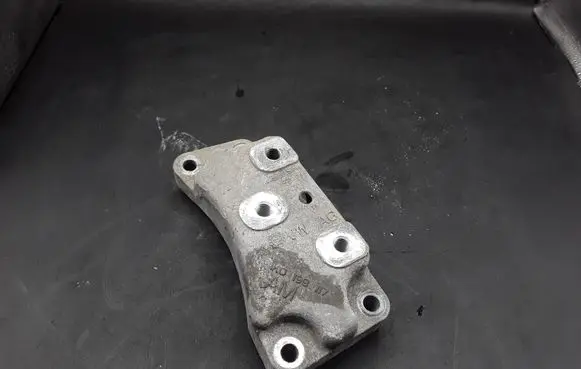 Volkswagen Touran I Gearbox mounting bracket 1K0199117