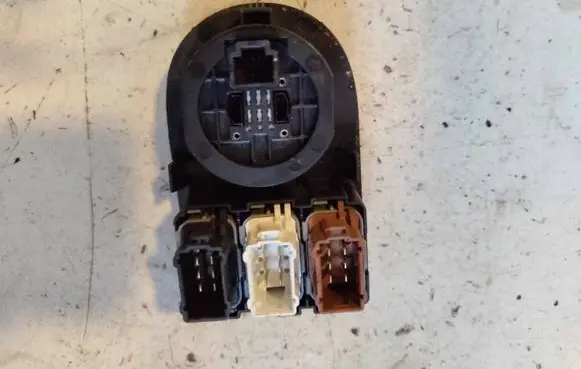 Nissan Qashqai+2 Differential lock switch P13750A77400