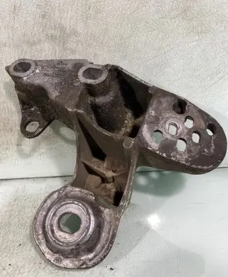 Audi A6 S6 C5 4B Engine mounting bracket 4b0199351