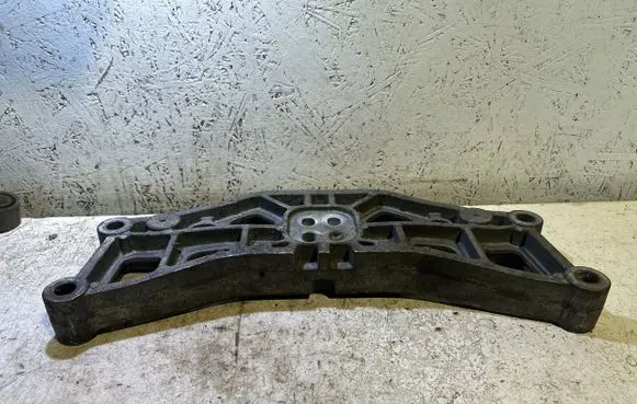 Dodge Challenger Gearbox mounting bracket