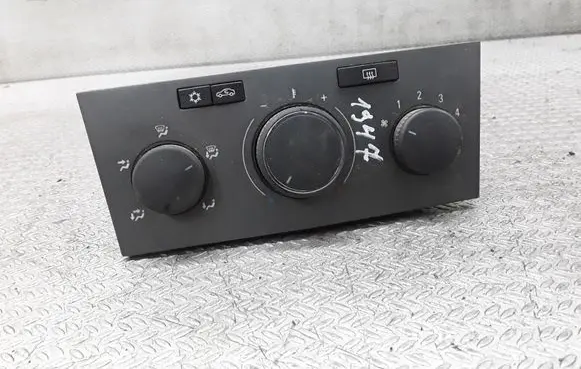 Opel Zafira B Climate control unit 13231057