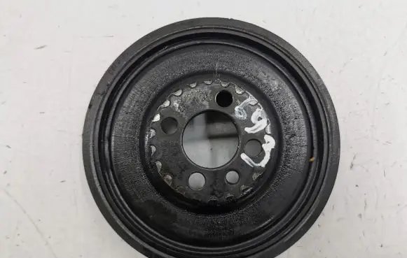 Volkswagen PASSAT B8 Crankshaft pulley 04L105243V200